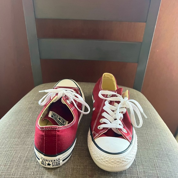 Burgundy converse size 7 - Picture 3 of 3